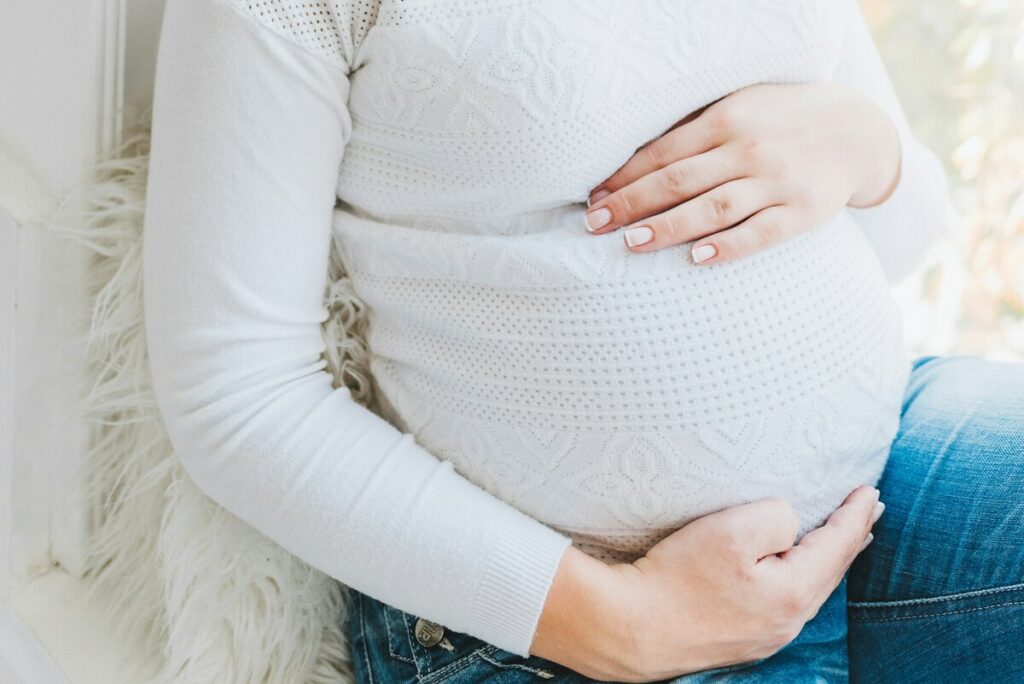 meres_et_femmes_soulager_maux_de_grossess_et_post_partum_avec_les_plantes